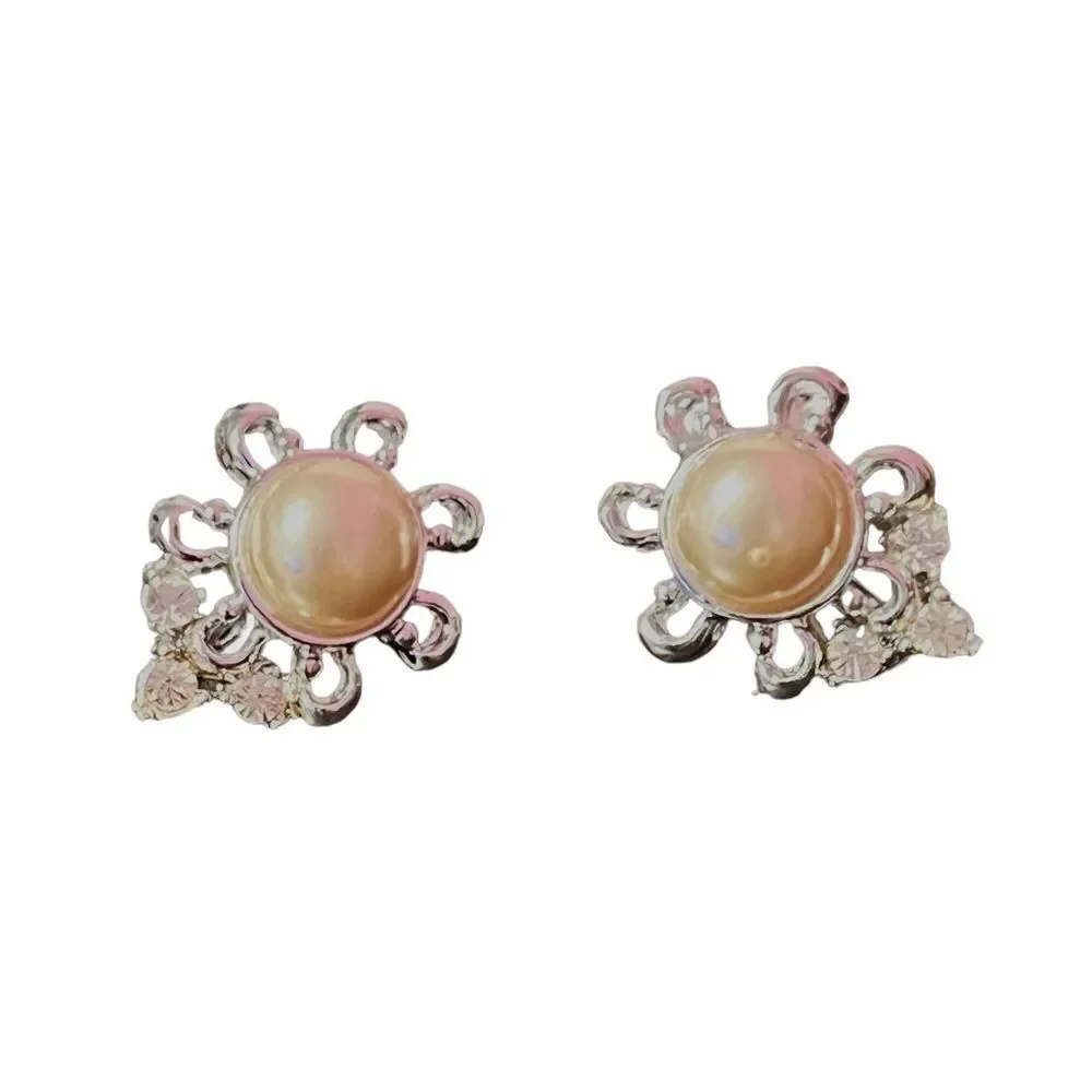 ⭐️3/$25⭐️ Vintage Pearl Rhinestone Flower Silver Tone Screw Back Earrings